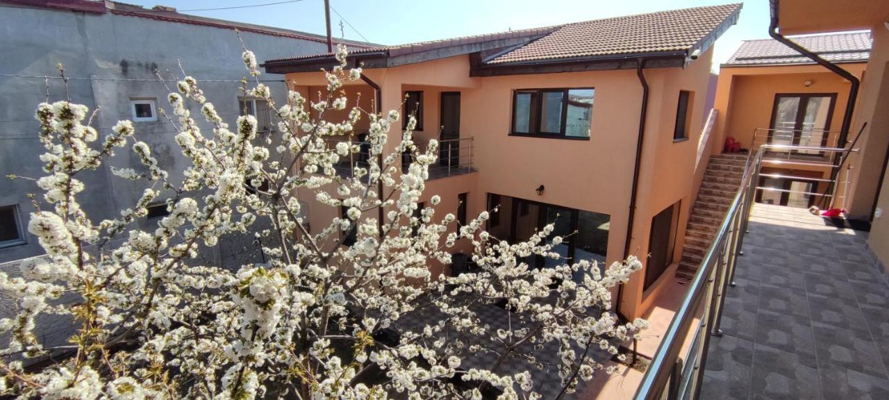 Home Naya بوخارست المظهر الخارجي الصورة